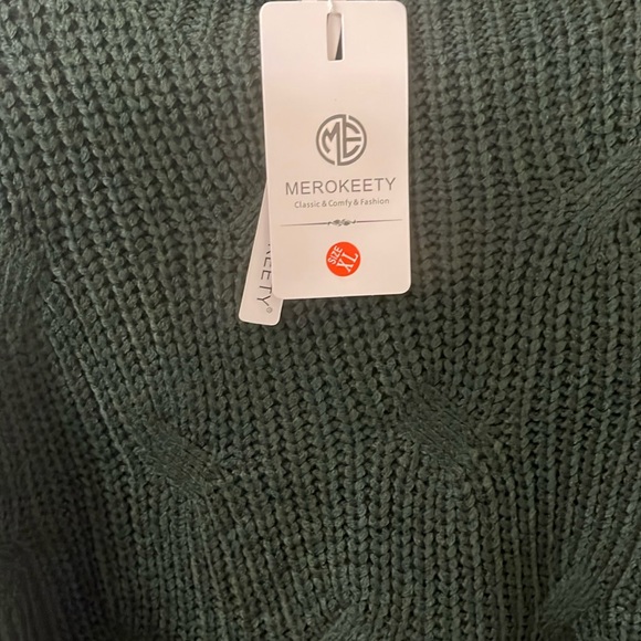 Women's Green Sweater - Picture 3 of 3